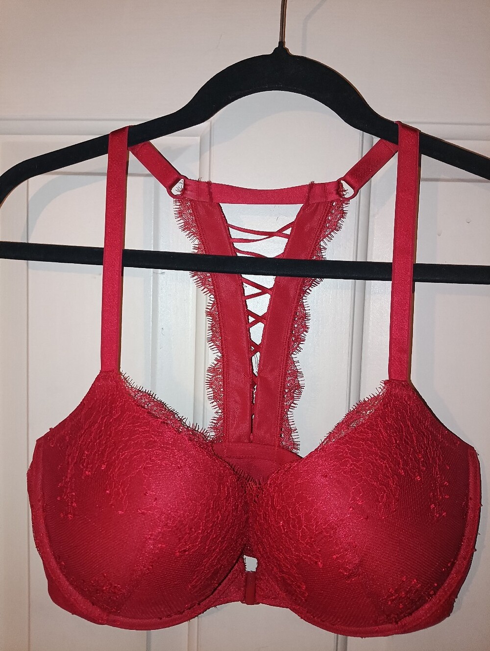 Victoria Secret Very Sexy Pushup\Padded  Bra 38D Red Lace ♥️